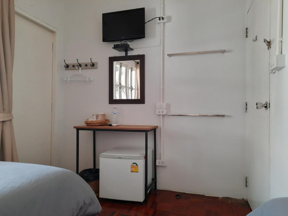 Pingplalee Female House Bed & Breakfast Bangkok Exterior photo